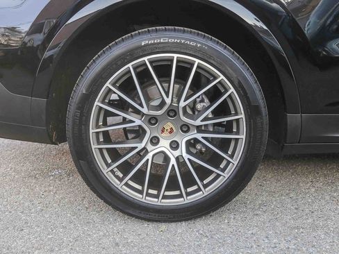 Used 2023 Porsche Cayenne Platinum Edition image 10