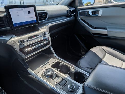 Certified 2022 Ford Explorer XLT w/ Equipment Group 202A AWD/4WD image 32