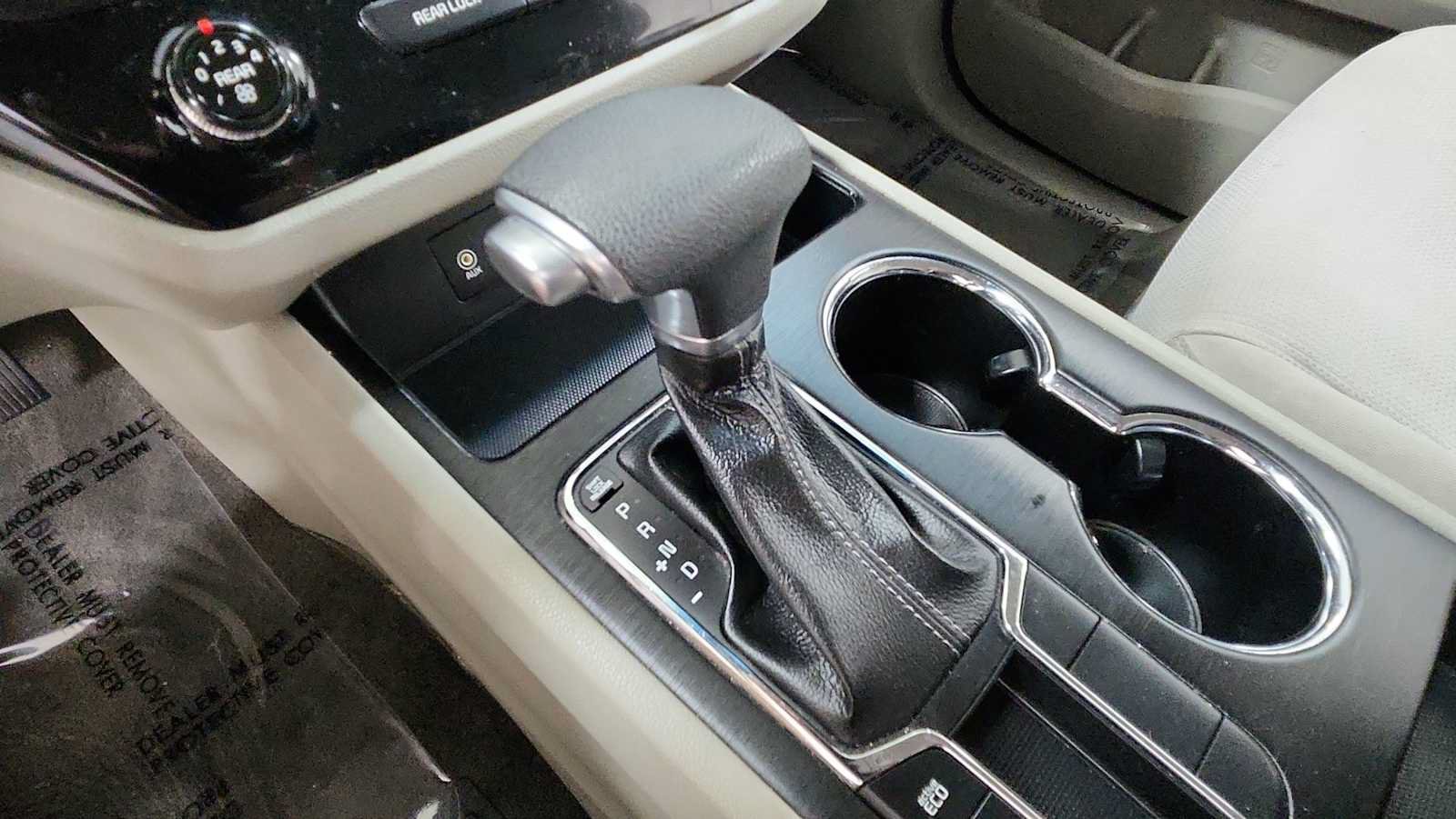 Used 2019 Kia Sedona L FWD image 21