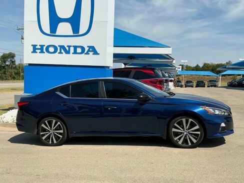 Used 2022 Nissan Altima 2.5 SR AWD/4WD image 2