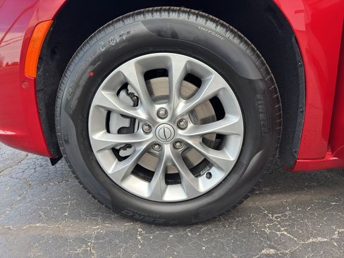 New 2026 Chrysler Pacifica Limited image 19