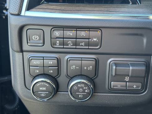 New 2026 Chevrolet Suburban High Country AWD/4WD image 26