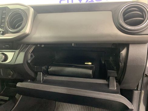 Used 2022 Toyota Tacoma SR5 RWD image 40