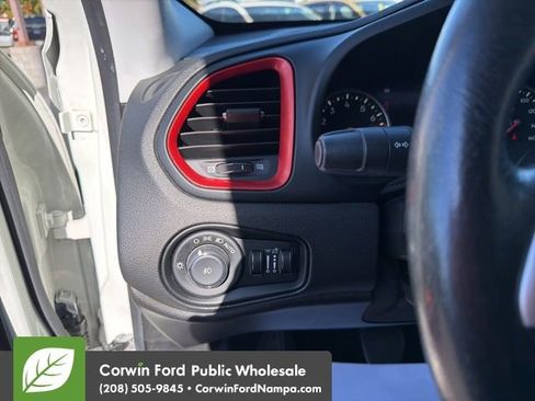 Used 2015 Jeep Renegade Trailhawk w/ Premium Leather Group AWD/4WD image 15