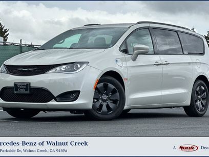 Used 2020 Chrysler Pacifica Touring-L w/ S Appearance Package