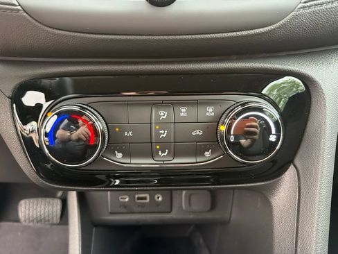 Used 2023 Buick Encore GX Preferred w/ Cold Weather Comfort Package FWD image 16