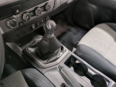 Used 2020 Toyota Tacoma TRD Sport AWD/4WD image 15