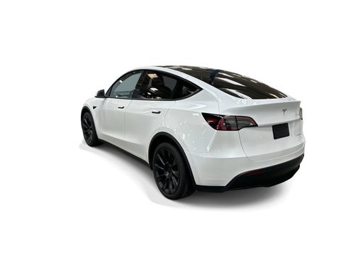 Certified 2022 Tesla Model Y Long Range AWD/4WD image 4