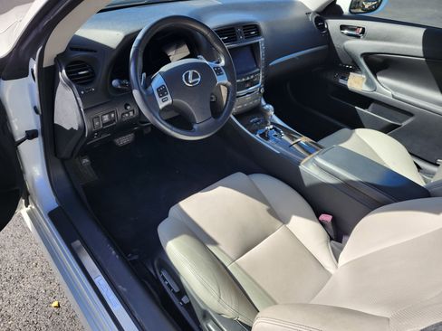 Used 2011 Lexus IS 350C image 4