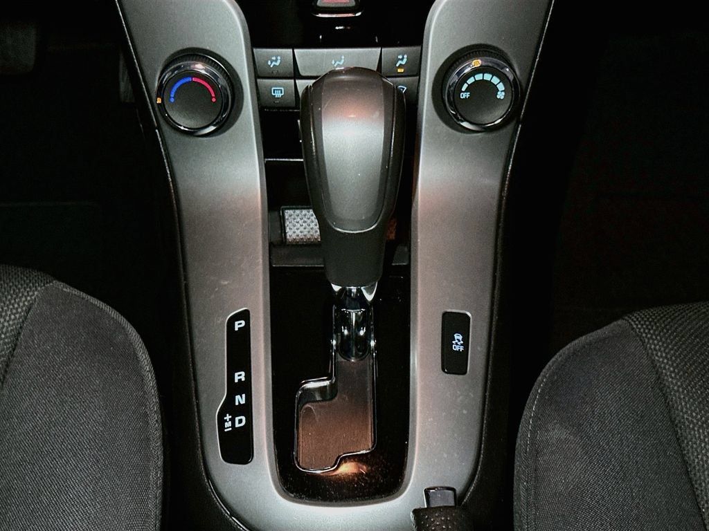 Used 2014 Chevrolet Cruze LT FWD image 14