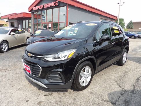 Used 2020 Chevrolet Trax LT w/ LT Convenience Package FWD image 1