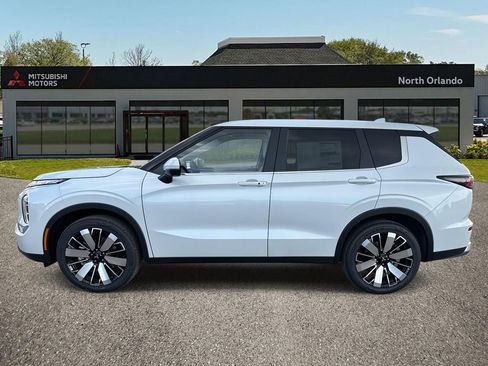 New 2026 Mitsubishi Outlander SE FWD image 3