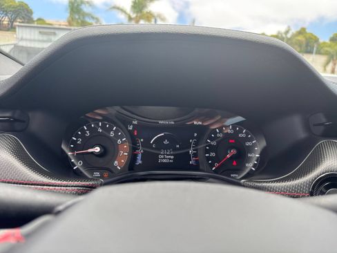 Used 2025 Jeep Compass Trailhawk AWD/4WD image 39