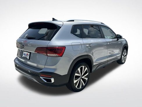 Used 2024 Volkswagen Taos SE FWD image 6