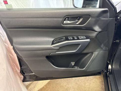 Used 2025 Nissan Pathfinder SL w/ SL Premium Package FWD image 24