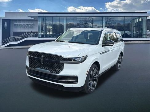 New 2027 Lincoln Navigator Reserve AWD/4WD image 3