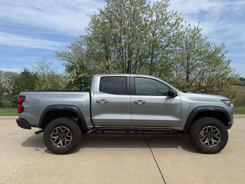 Used 2025 Chevrolet Colorado ZR2 w/ Technology Package AWD/4WD image 2