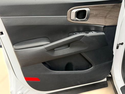 Used 2023 Kia Sorento EX w/ Panoramic Sunroof Package FWD image 11