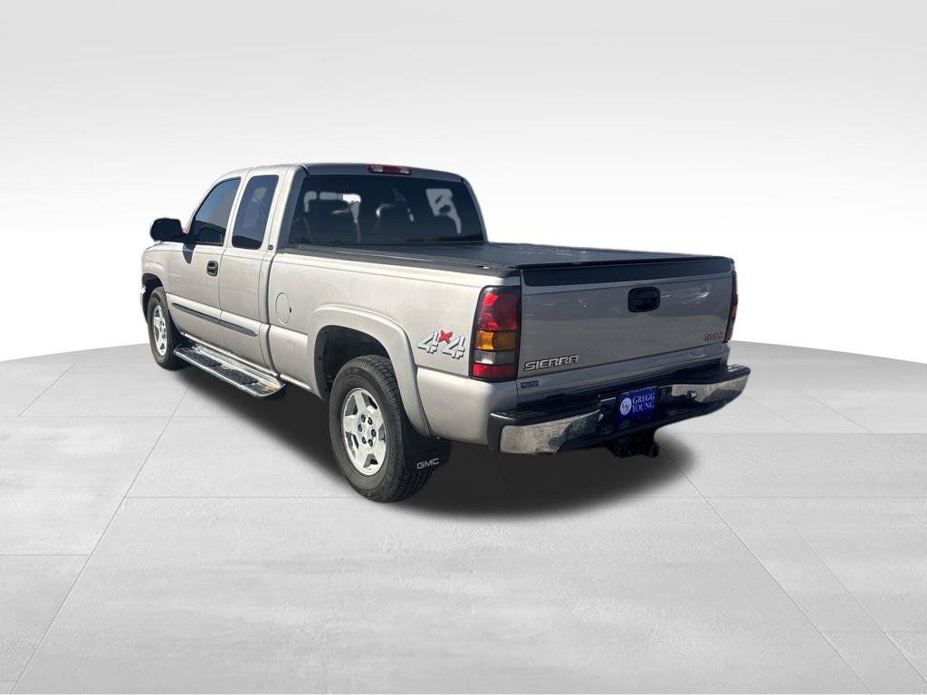 Used 2007 GMC Sierra 1500 SLE w/ Extended Cab Value Package AWD/4WD image 4