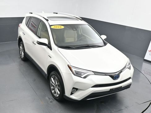 Used 2016 Toyota RAV4 Limited image 28