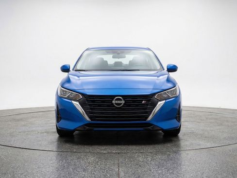 Used 2025 Nissan Sentra SV image 2