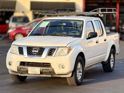 Used 2014 Nissan Frontier SV w/ SV Value Truck Package RWD image 4