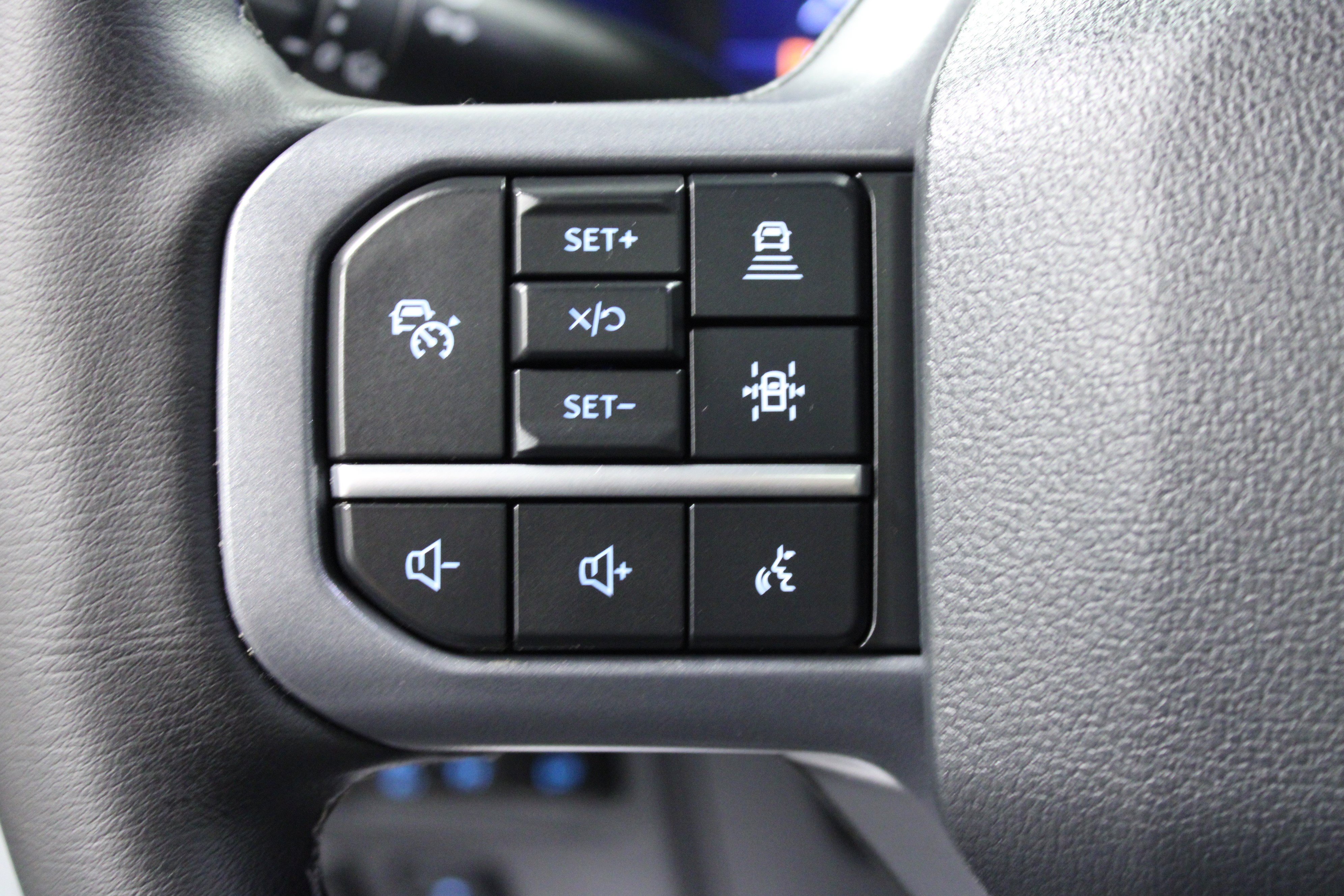 Used 2025 Ford F150 Lariat AWD/4WD image 22