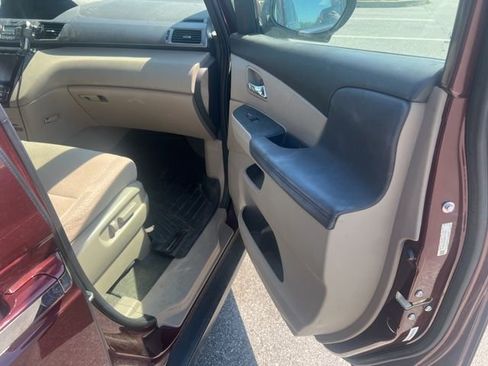 Used 2016 Honda Odyssey SE image 6