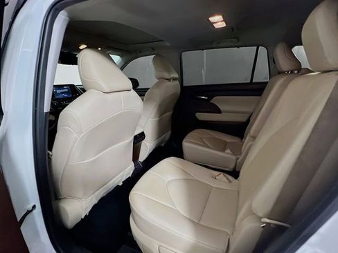 Used 2021 Toyota Highlander XLE image 20