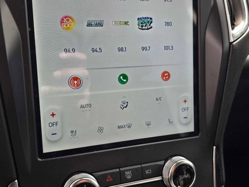 Used 2024 Ford Edge Titanium image 32