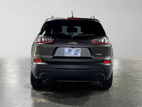 Used 2019 Jeep Cherokee Latitude Plus FWD image 4