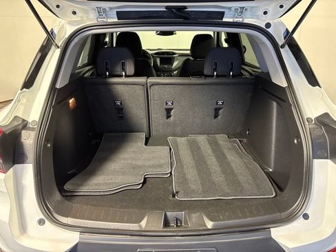 Used 2023 Chevrolet TrailBlazer LT FWD image 9