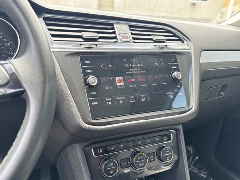 Used 2020 Volkswagen Tiguan SEL FWD image 20