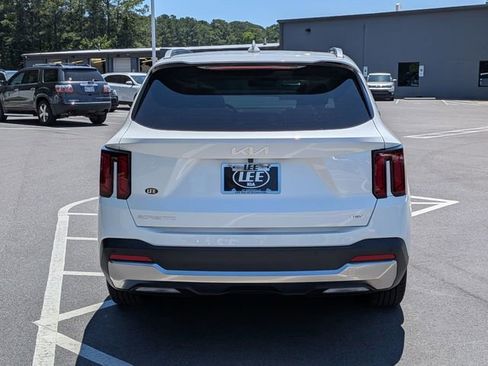 Used 2025 Kia Sorento EX w/ EX Panoramic Sunroof Package FWD image 4