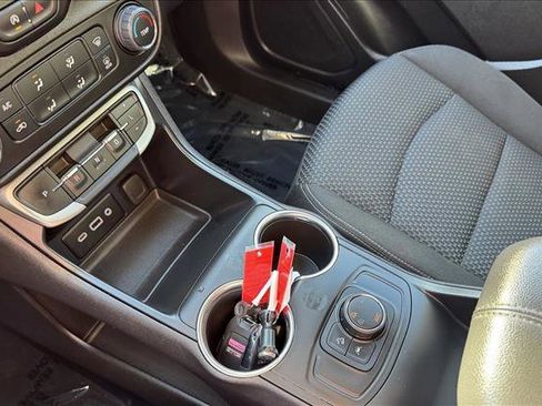 Used 2024 GMC Terrain SLE image 16