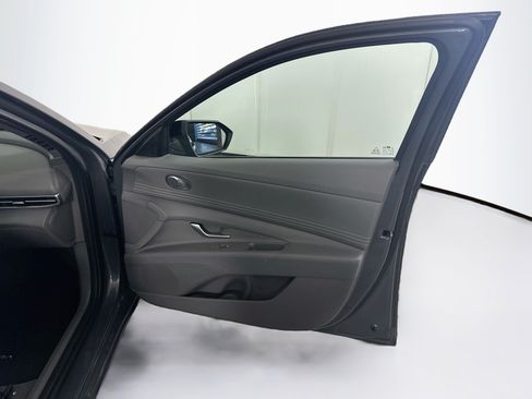Used 2025 Hyundai Elantra Sport FWD image 30