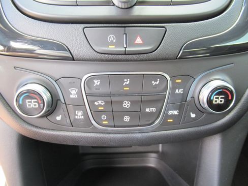 Used 2022 Chevrolet Equinox RS w/ RS Leather Package image 27