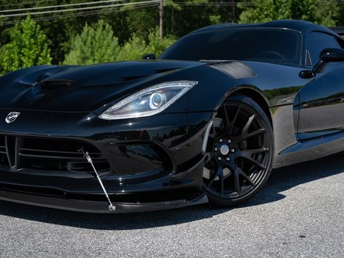 Used 2014 SRT Viper SRT-10 w/ Advanced Aerodynamics Package RWD image 6