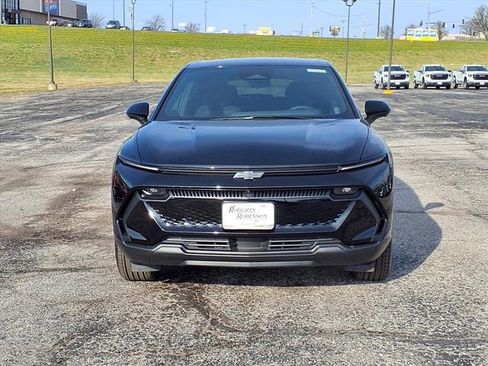 New 2026 Chevrolet Equinox EV LT FWD image 9