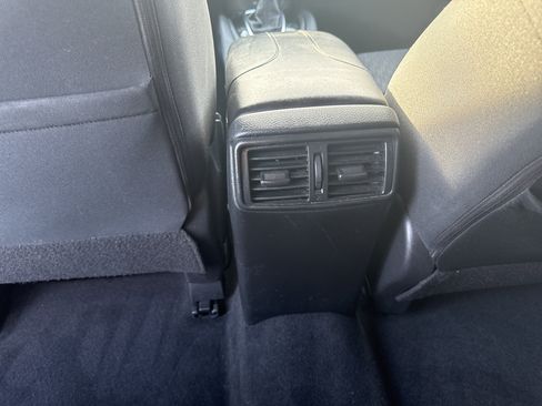 Used 2019 Nissan Rogue SV w/ Premium Package AWD/4WD image 17