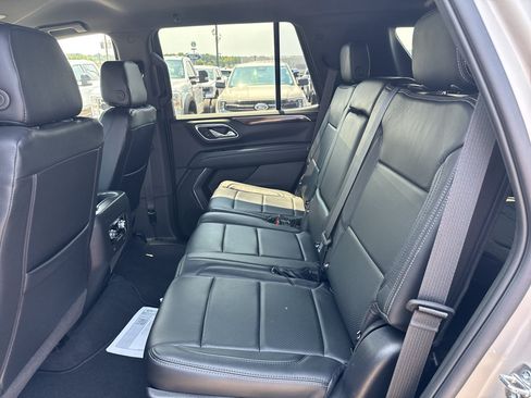 Used 2023 GMC Yukon SLE AWD/4WD image 9