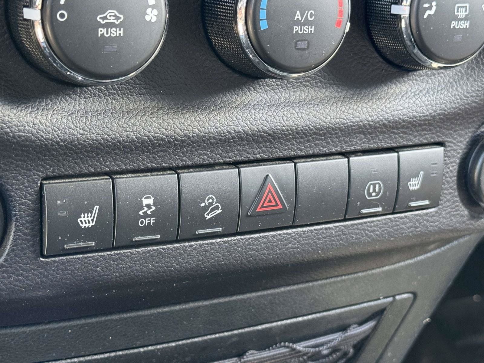 Used 2018 Jeep Wrangler Unlimited Rubicon w/ Connectivity Group AWD/4WD image 5