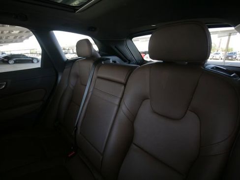 Used 2022 Volvo XC60 T8 Inscription Expression w/ Advanced Package image 34