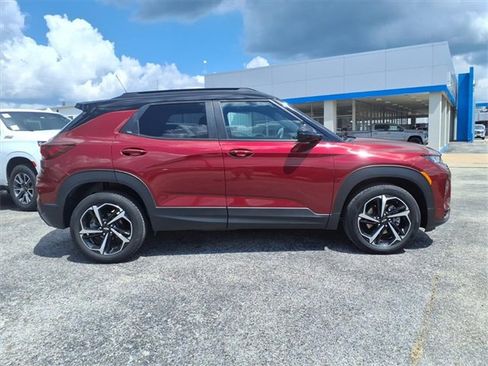 Used 2023 Chevrolet TrailBlazer RS w/ Convenience Package image 2