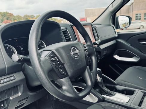 Used 2022 Nissan Frontier SV image 9