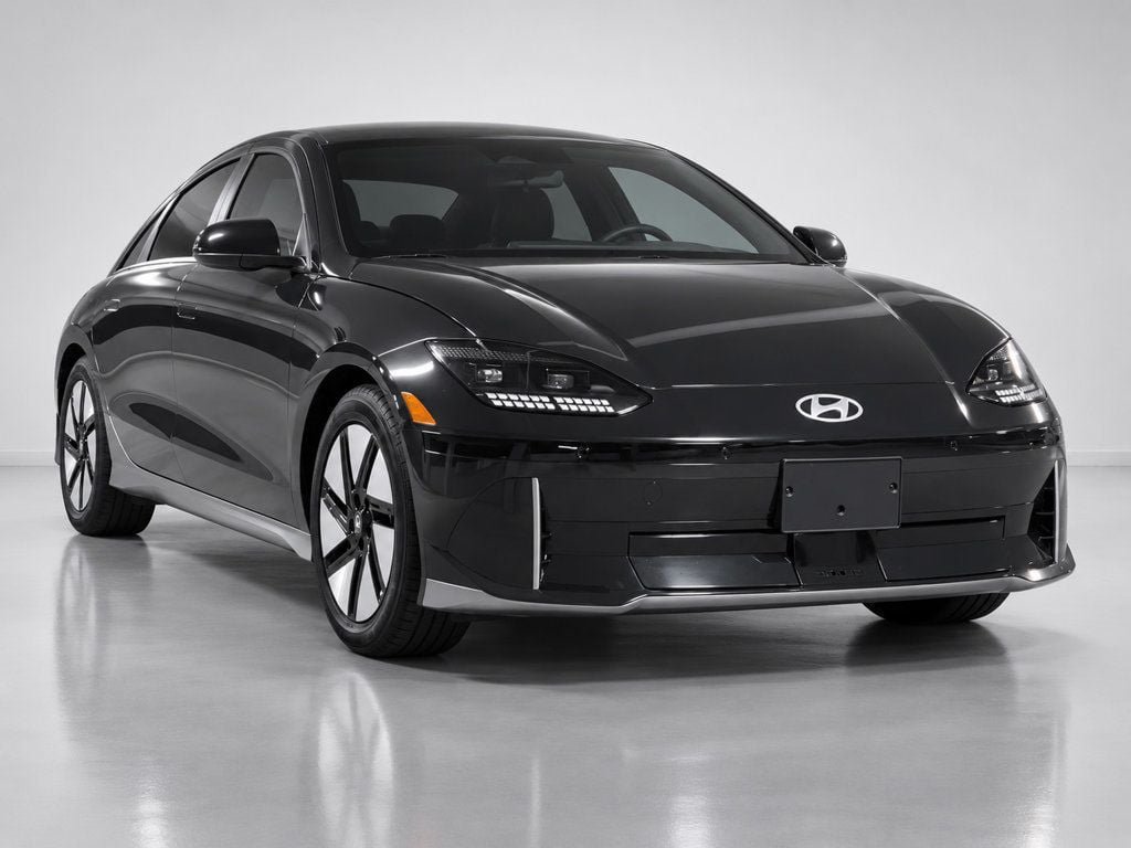 Used 2024 Hyundai Ioniq 6 SE RWD image 1