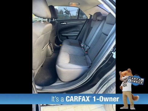 Used 2023 Chrysler 300 Touring w/ Sport Appearance Package image 15