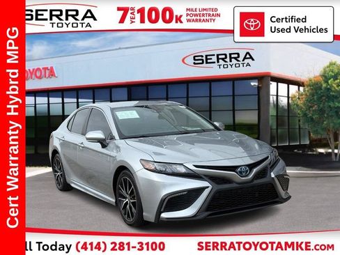 Used 2022 Toyota Camry SE FWD image 1
