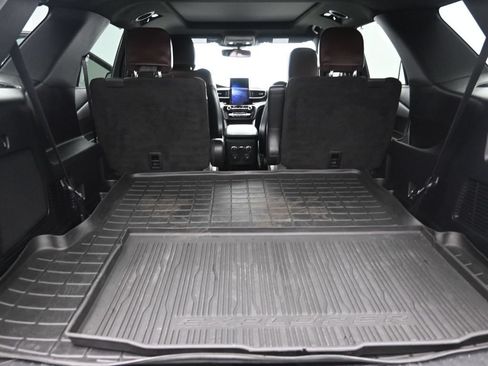 Used 2021 Ford Explorer Platinum w/ Equipment Group 601A AWD/4WD image 26