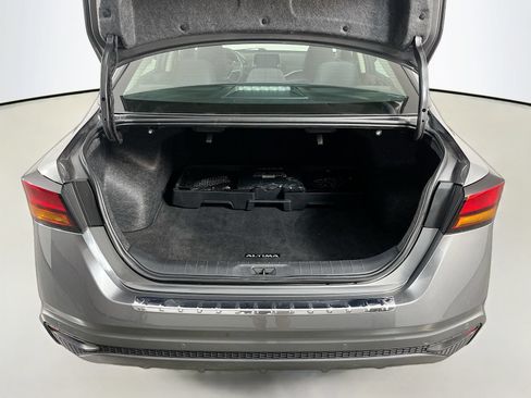 Used 2023 Nissan Altima 2.5 SV FWD image 9
